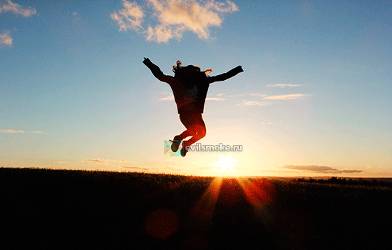 Фото-Человек в воздухе на закате