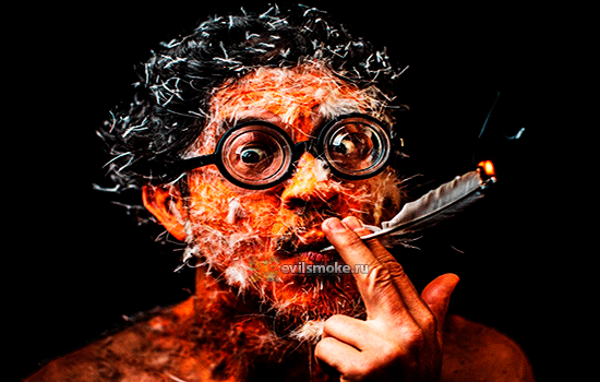 Фото - Человек курит перо