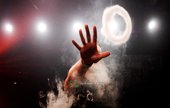 Фото - Рука и кольцо дыма