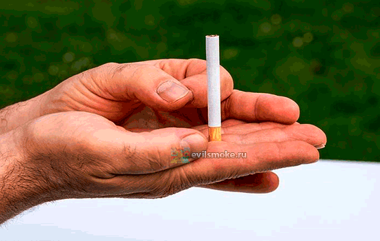 Фото - Рука и сигареты