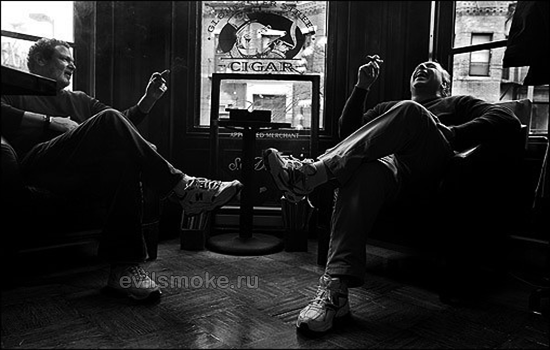 Foto - Два мужчины курят